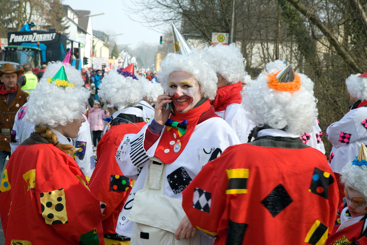 Carnaval de Cologne mostra que os alemães também sabem se divertir. 