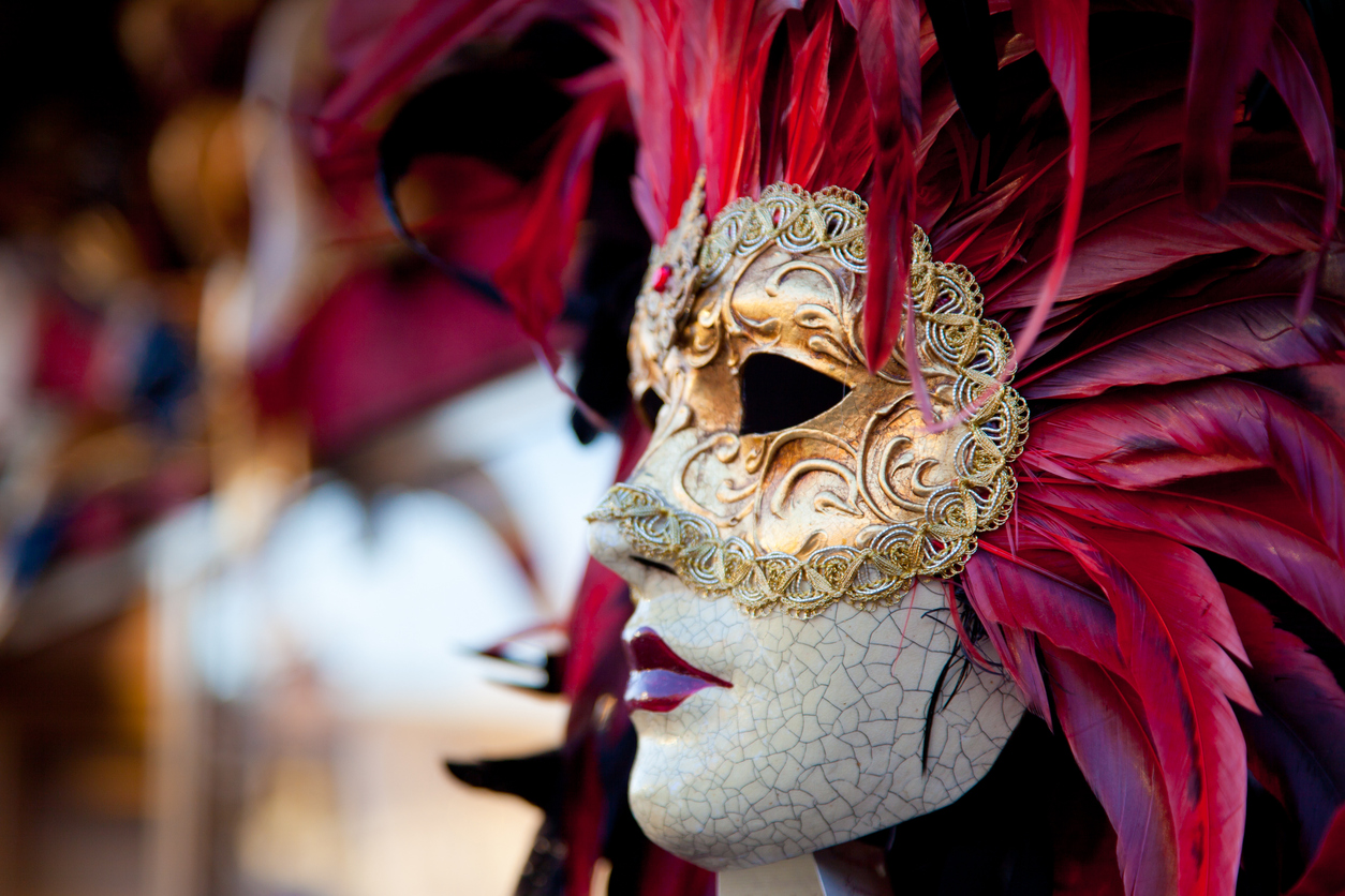 O Carnaval em Veneza é marcado pleas clássicas máscaras. 