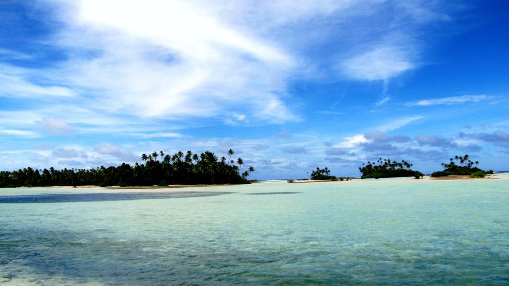 Praias isoladas das ilhas de Kiribati