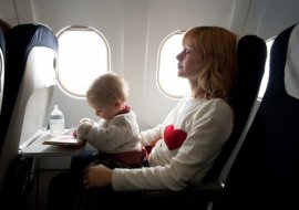Como acalmar o seu bebê durante um voo