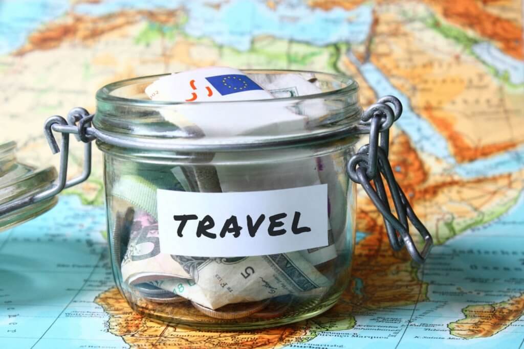 Cofrinho de dinheiro para economizar ao viajar