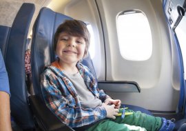 Crianças viajando sem os pais: tudo o que você precisa saber para embarcar os seus filhos
