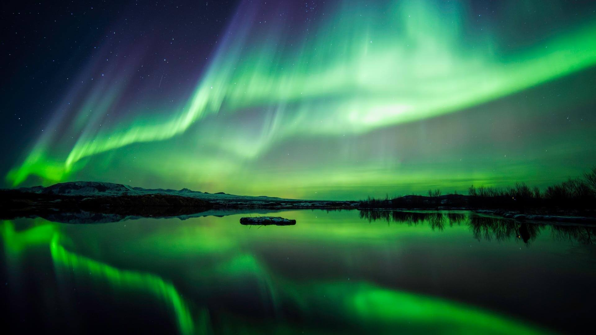 Aurora Boreal noturna na Islândia