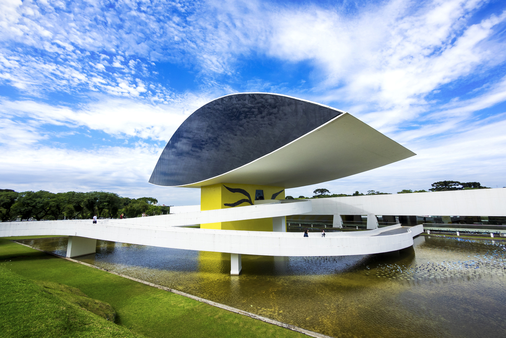 Museu Oscar Niemeyer no centro de Curitiba