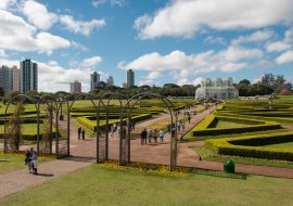 Faça um city tour por Curitiba gastando menos