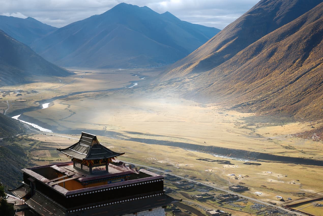 Tibete (China). Imagem disponível em Unsplash.