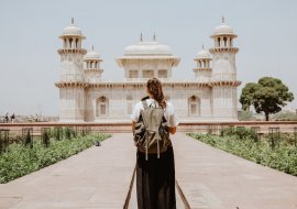Mulher viajando sozinha: viva uma experiência incrível com esses destinos e dicas de viagem