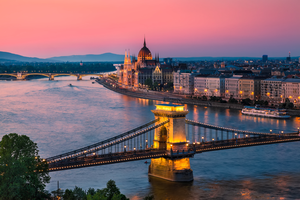 Vista de ponte Széchenyi Lánchíd, em Budapeste