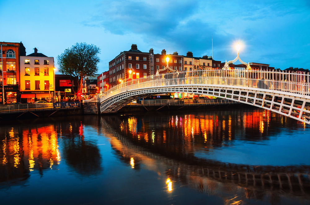 Ponte Ha'penny Bridge em Dublin, na Irlanda