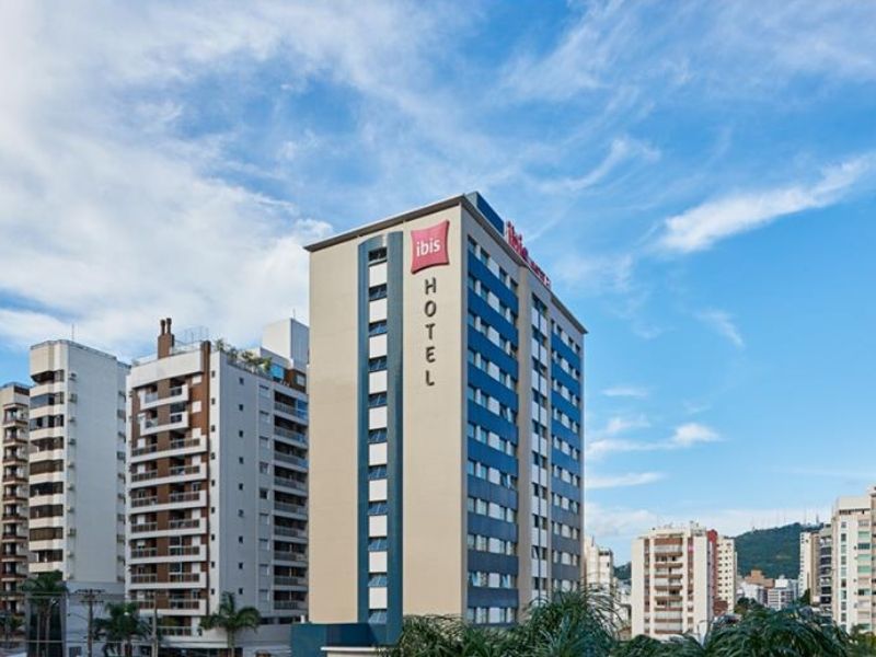 vista dos prédios do Hotel Ibis Florianópolis