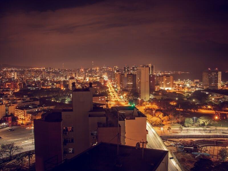 vista da cidade de Porto Alegre a noite