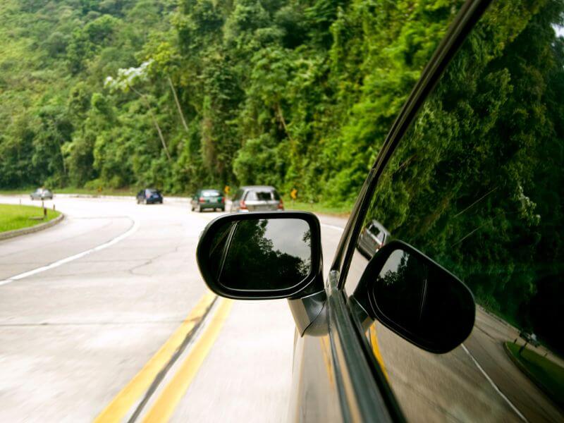 vista da estrada pela janela de um carro a caminho de Porto Alegre