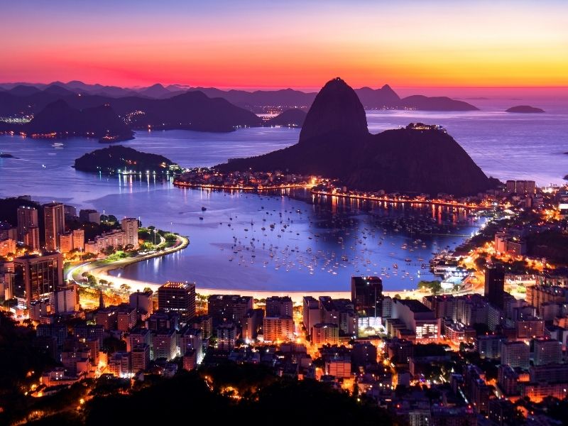 vista aérea do Rio de Janeiro a noite