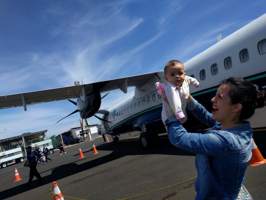 viajando de avião com bebê