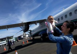 Viajando de avião com bebê: as dicas para um voo tranquilo