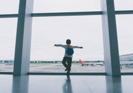 Passagem de avião para criança: como funciona e qual o preço médio?