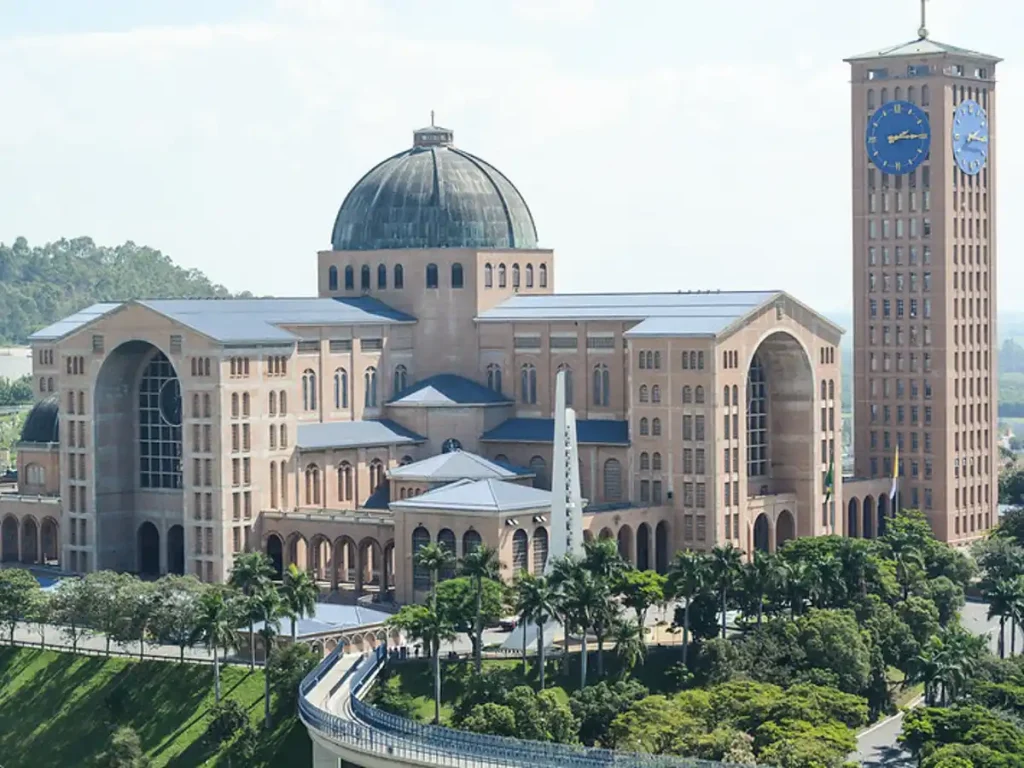 O que fazer em Aparecida do Norte, imagem do Santuário Nacional