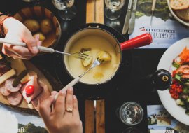 Conheça o melhor fondue de Gramado e os restaurantes para ter uma viagem romântica