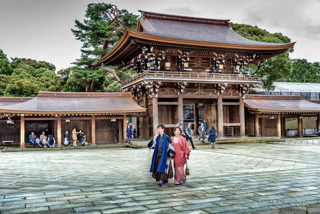 fachada do santuário meiji no japão