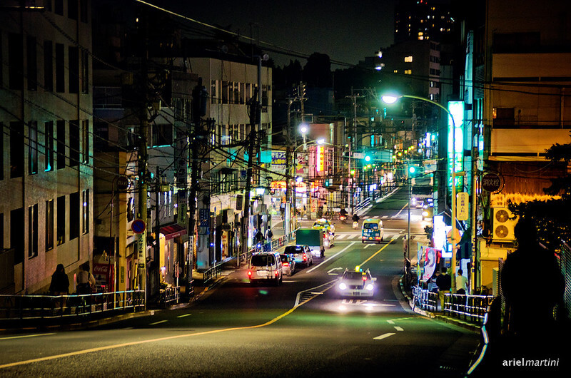 ruas de tóquio à noite