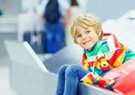 Como funciona a passagem de avião para crianças? | MaxMilhas