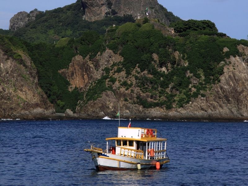 Vista do barco perto de Fernando de Noronha