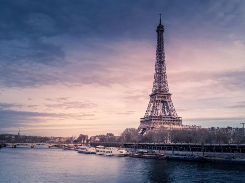 vista a distância da Torre Eiffel