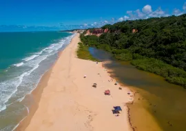 10 melhores praias em Arraial D’Ajuda para aproveitar um dia de sol