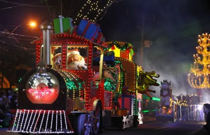 O Grande Desfile de Natal é uma atração imperdível no Natal Luz de Gramado!