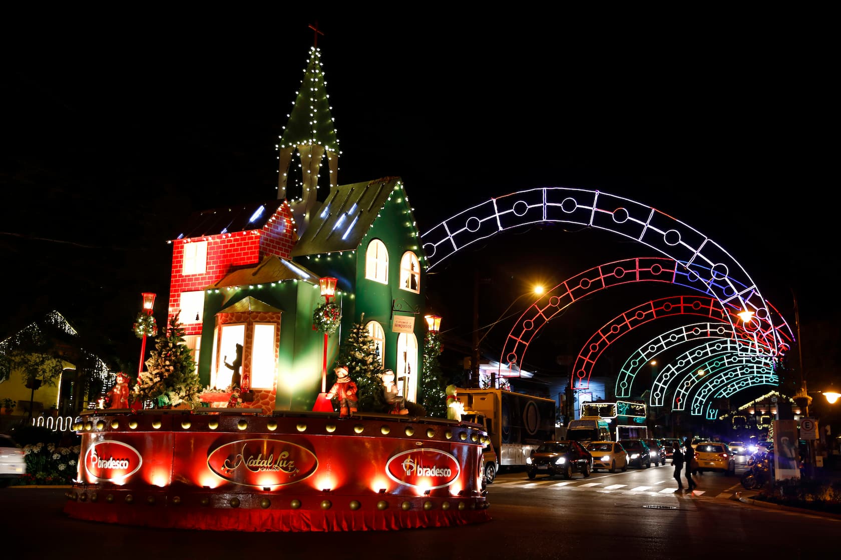 Decoração de Natal na cidade de Gramado. Imagem disponível em Shutterstock.