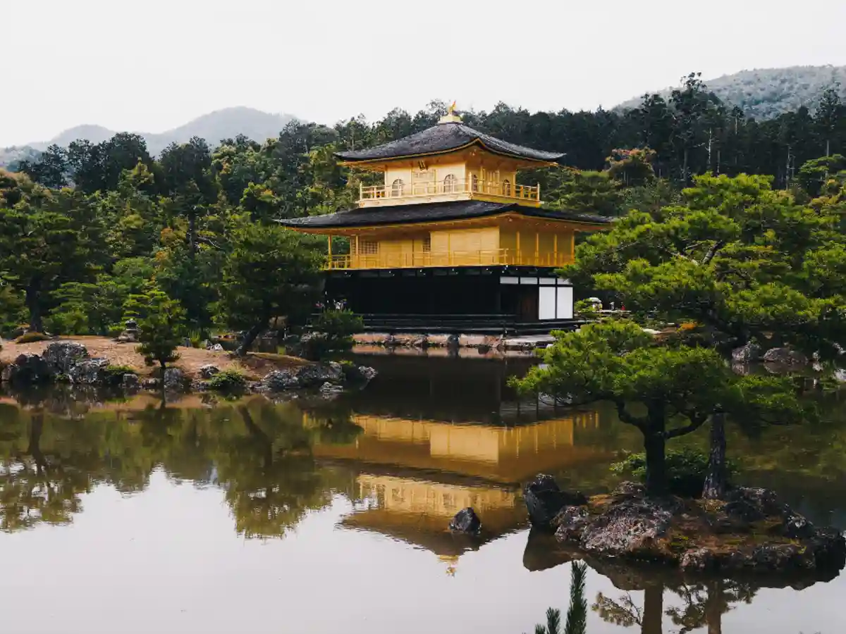 Templo do Pavilhão Dourado, Japão.