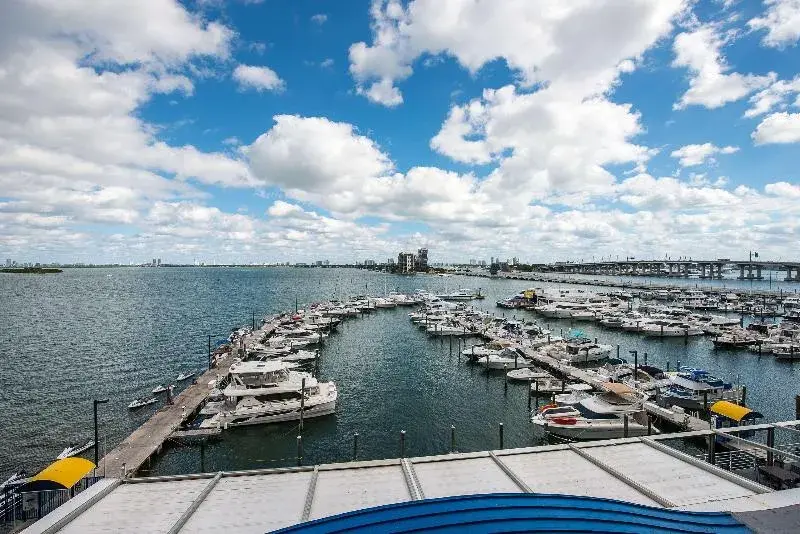 Vista do DoubleTree by Hilton Grand Hotel Biscayne Bay