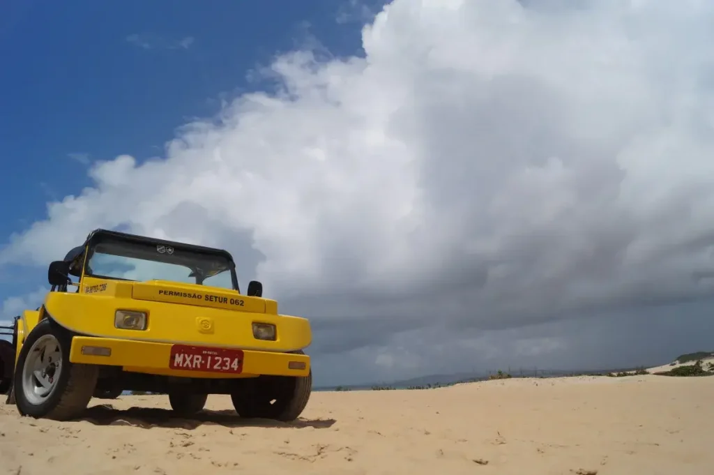 bug amarelo em praia