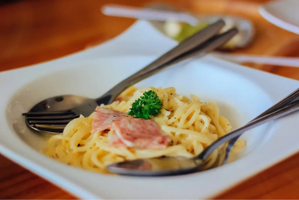 A carbonara prato típico de Roma (Foto: Unsplash)