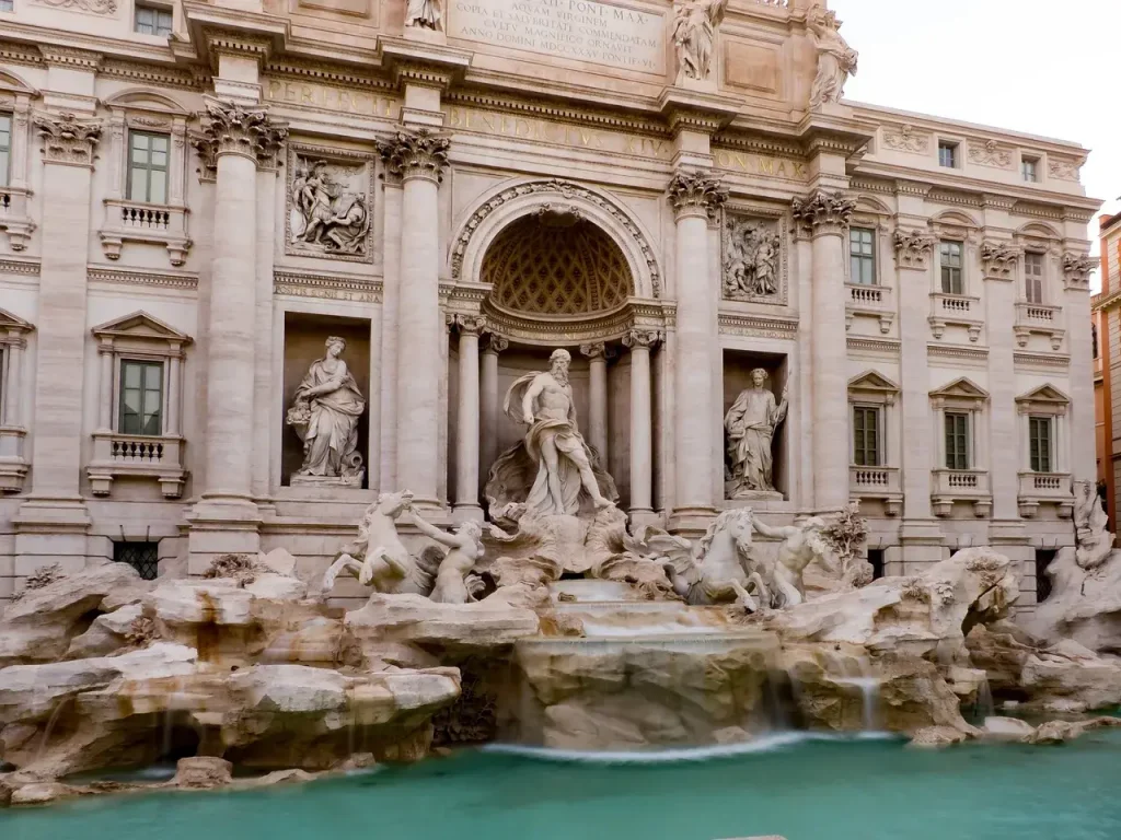 Fontana di Trevi com Netuno e outras figuras mitológicas (Foto: Pixabay)